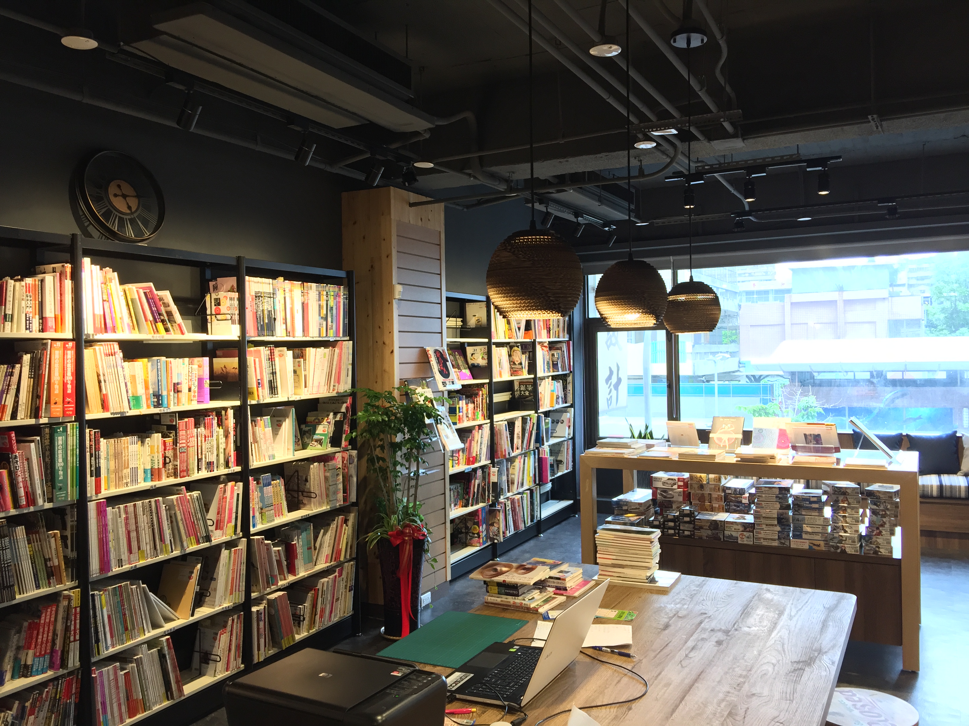 貓手book&shop日文二手藝文書店